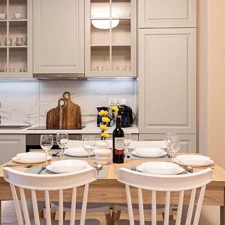 Let's Sea By 2homerent Гонски